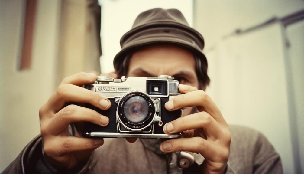 benefits of compact mirrorless cameras