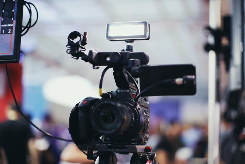 comparing dslr and mirrorless
