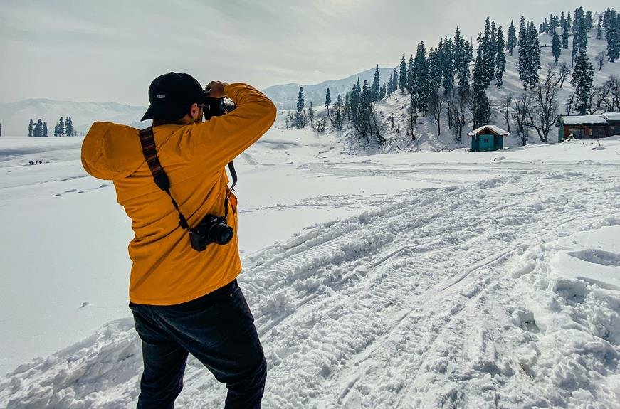 detailed review of weather sealed mirrorless cameras