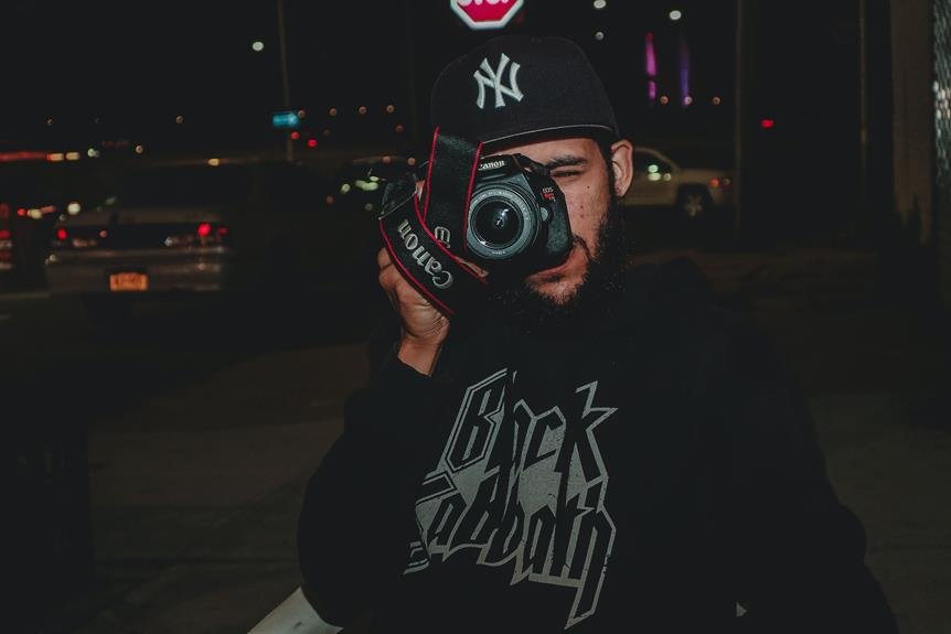 night photography mirrorless camera